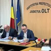 Prefectul și subprefectul de Olt s-au jucat de-a Rambo cu Kalashnikovul și acum au fost suspendați Foto: Facebook