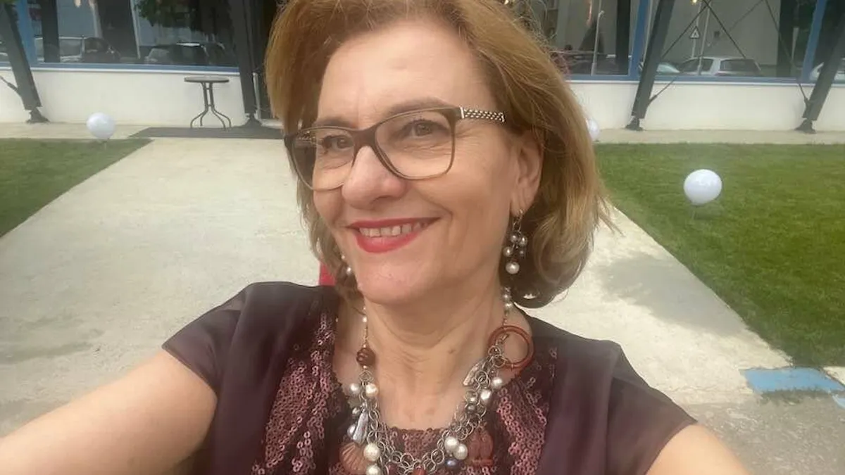 Grapini, devastată pentru că a fost nevoită folosească scara avionului Foto: Facebook Grapini