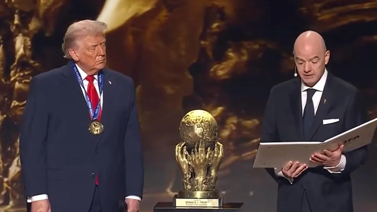 Trump primește premiul FIFA pentru Pace (sursa: Facebook/The White House)