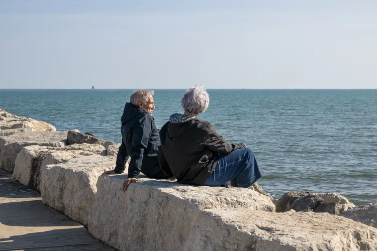 Bilete de tratament balnear pentru pensionari 2026: cine le poate primi, cum se acordă și când sunt programate seriile