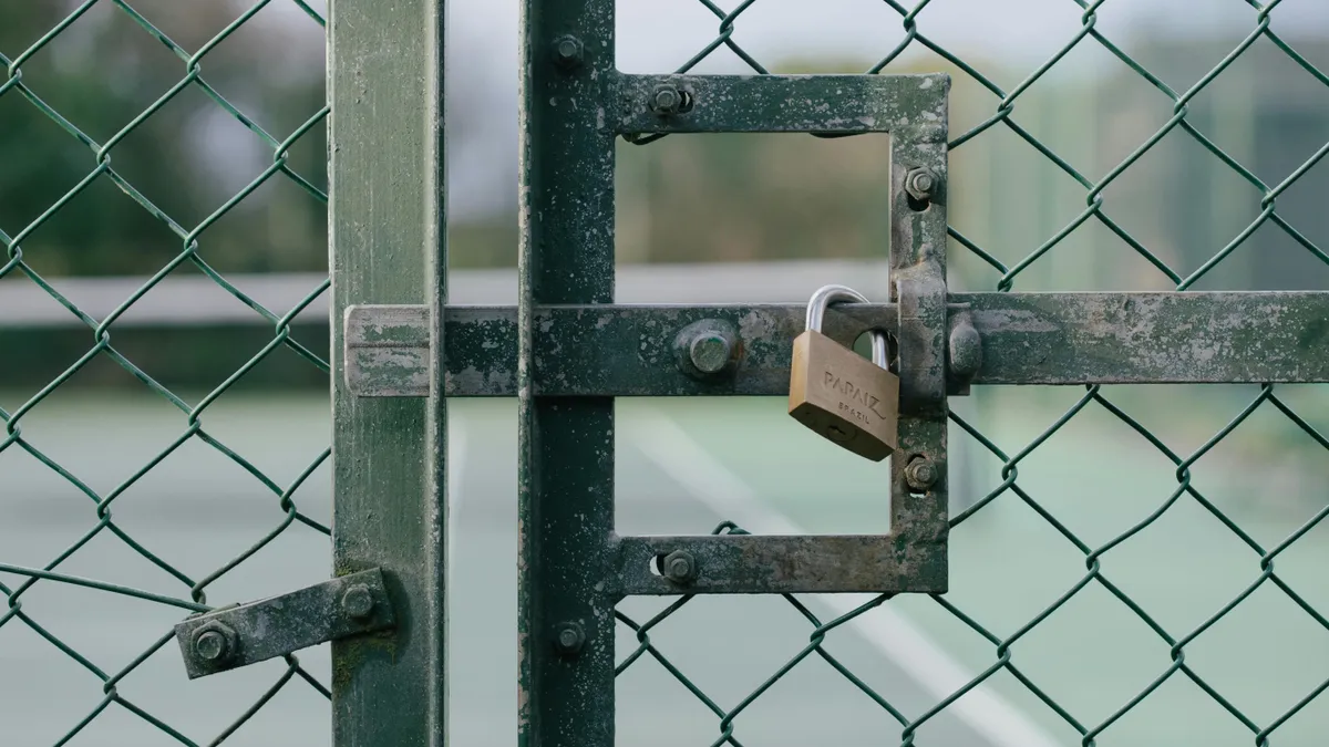 Iași, sute de firme își suspendă activitatea (sursa: Pexels/ Ellie Burgin)