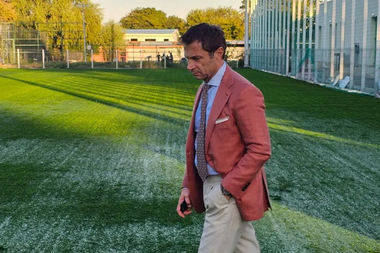 Primarul care și-a investit șpăgile în haine Foto: Facebook Cristian Radu