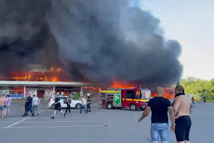 Rușii au atacat cu rachete un mall din Ucraina (sursa: Twitter