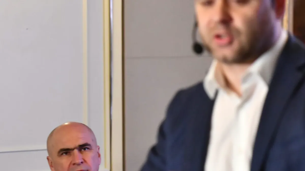 Bolojan, relaxat la sediul PNL București (sursa: Facebook/Ciprian Ciucu)