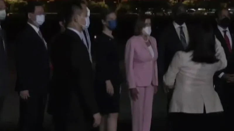 Nancy Pelosi a aterizat la Taipei (sursa: indiatoday.in)