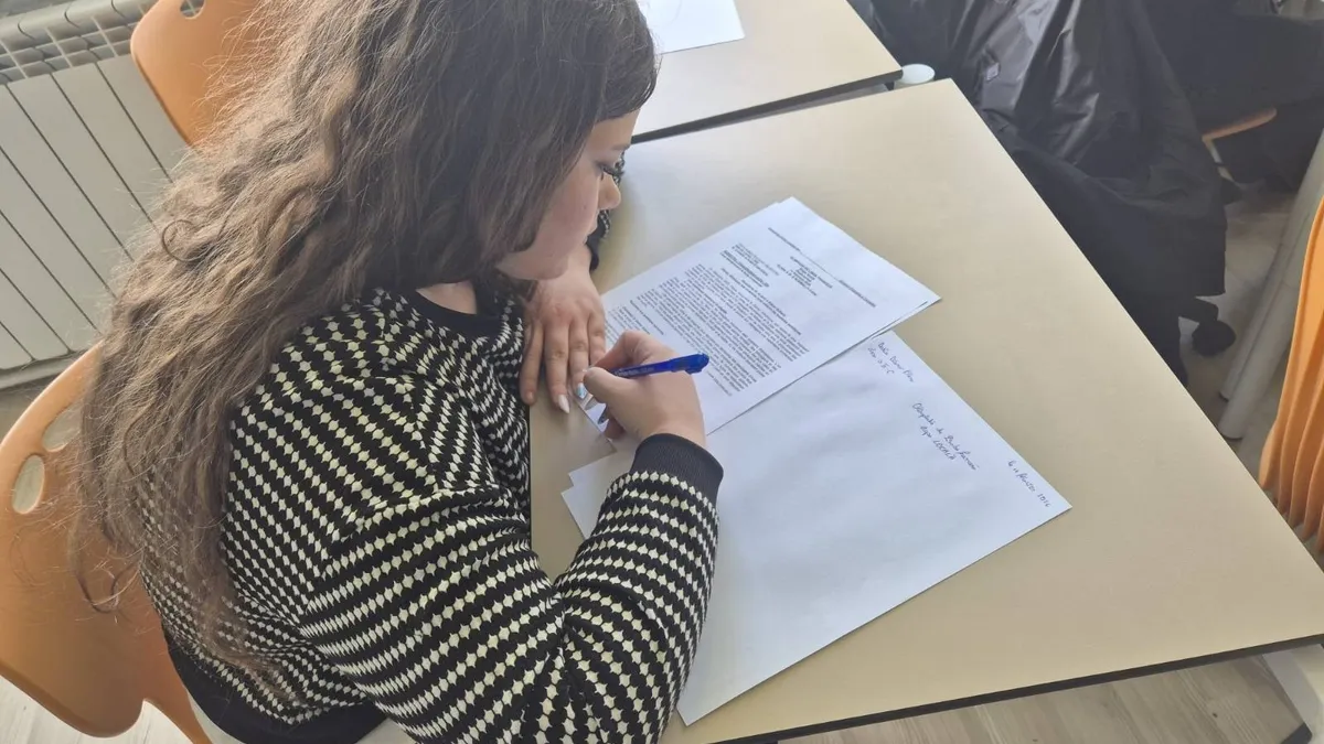 Regulament AI la un liceu din Pașcani (sursa: Facebook/Colegiul Tehnic CF ”Unirea” Pașcani)