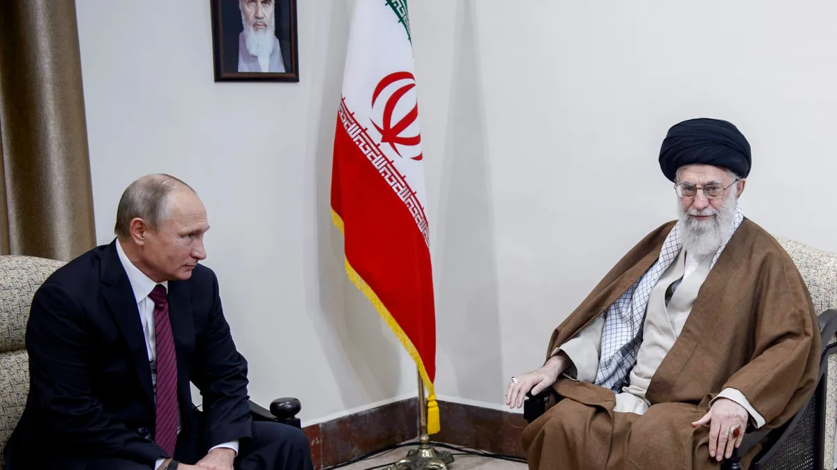 Putin l-a adus în Rusia pe noul ayatollah Khamenei, ca să-l protejeze de israelieni Foto: Kremlin.ru Putin și fostul ayatollah, Ali Khamenei, la Teheran, în 2017