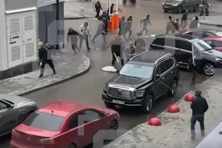 Luptă violentă între migranți la Moscova (sursa: Facebook/Euromaidan Press)