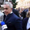 Călin Georgescu îi pupa pantofii lui Frunzăverde Foto: Inquam/George Calin