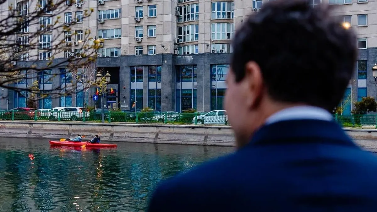 Nicușor Dan: Nu pot să folosesc conturile de social media, sunt invadate de sute de conturi false Foto: Facebook