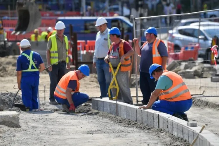 Angajații din construcții, sub nivelul 2008 (sursa: ziaruldeiasi.ro)