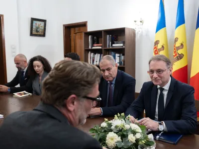 VIDEO Prisacariu și Marian discută, la podcastul „Cum e, de fapt?”, despre pensionara lui Neacșu și, mai ales, despre banii pe care îi ia de la stat