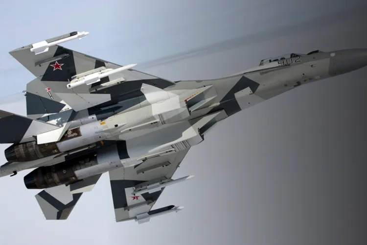 Armata ucraineană doboară un Su-35 rusesc (sursa: roe.ru)