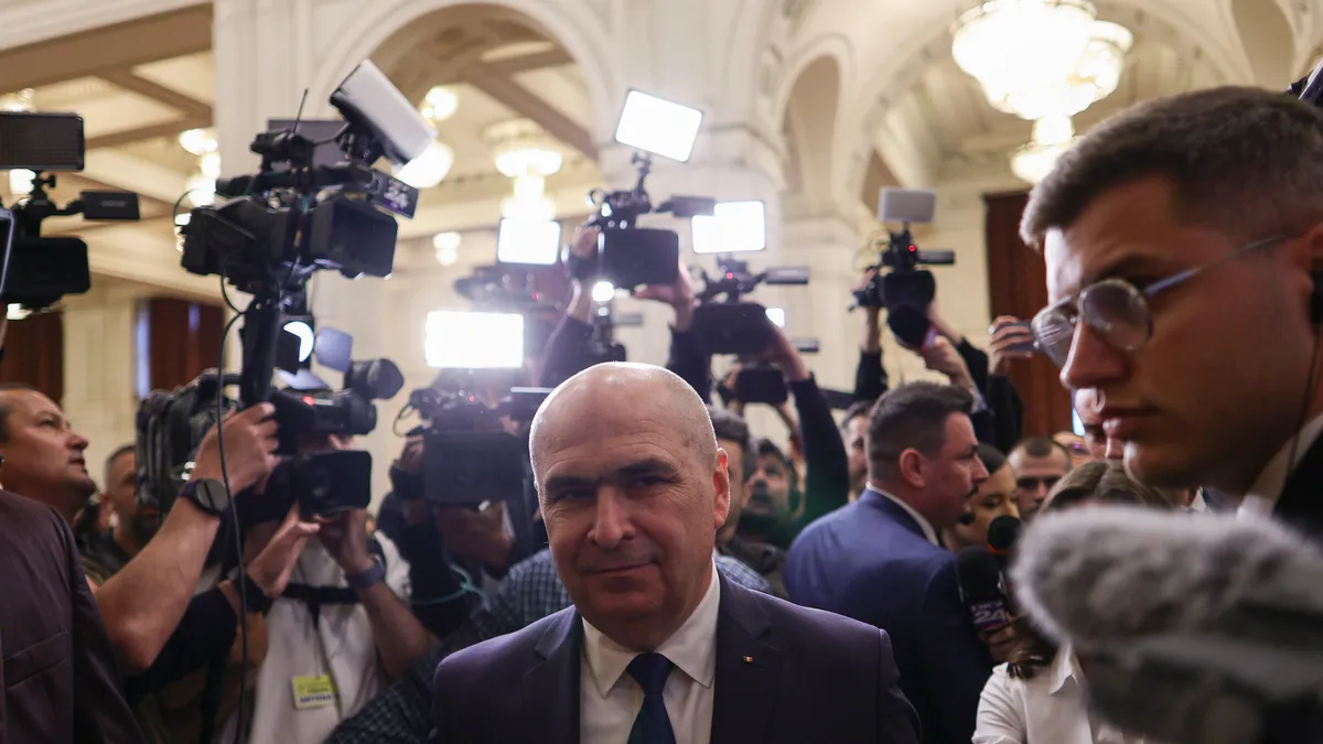 Bolojan are dubii în legătură cu momentele în care Grindeanu chiar muncește Foto: Inquam/Octav Ganea