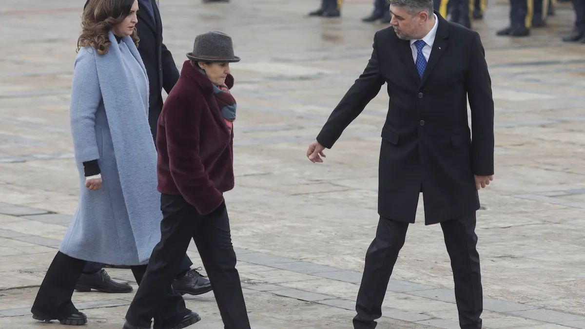 Odobescu îl amenință pe ambasadorul Muraru (sursa: Inquam Photos/George Călin)