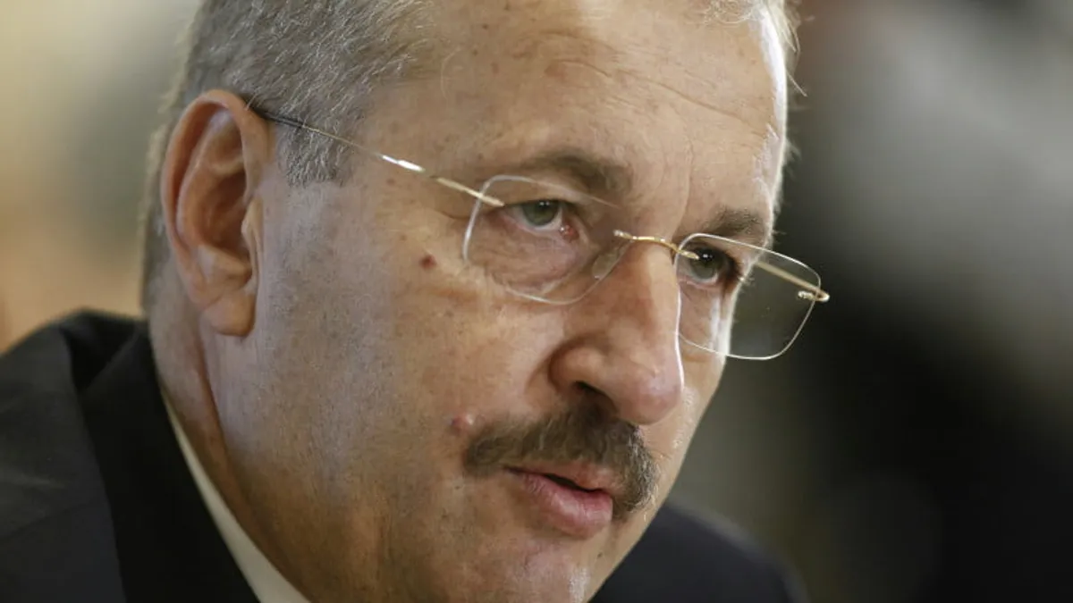 Dîncu: Neinstruiții nu merg pe front (sursa: Inquam Photos/Octav Ganea)