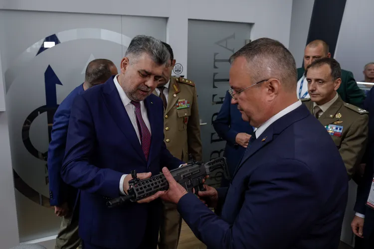 Ciolacu și Ciucă au dat o șpagă electorală camuflată într-un spor de dronă (sursa: Inquam Photos/Octav Ganea)