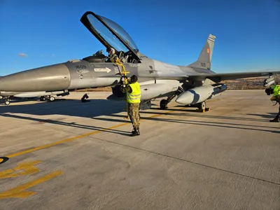 Piloții trimiși la instruire în SUA primeau 575.000 USD ca să-și închirieze mașini Foto: Forțele aeriene române