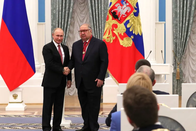 Poliția germană l-a căutat pe oligarhul lui Putin la ouăle Faberge  Foto: Putin și Usmanov/ Kremlin.ru