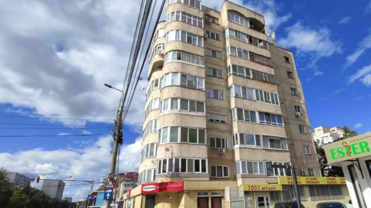 Blocul din Iași înclinat peste noapte în 1986.
