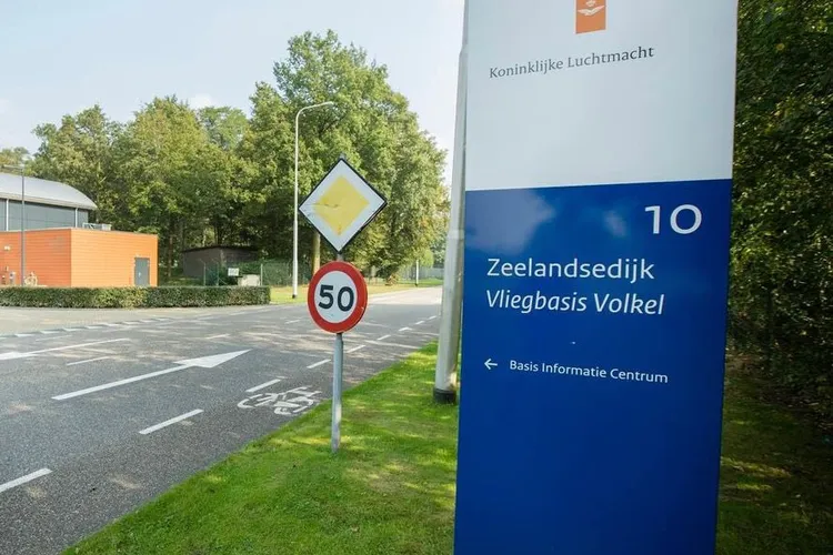 Bază militară olandeză, survolată de drone (sursa: X/Ruben Brekelmans)