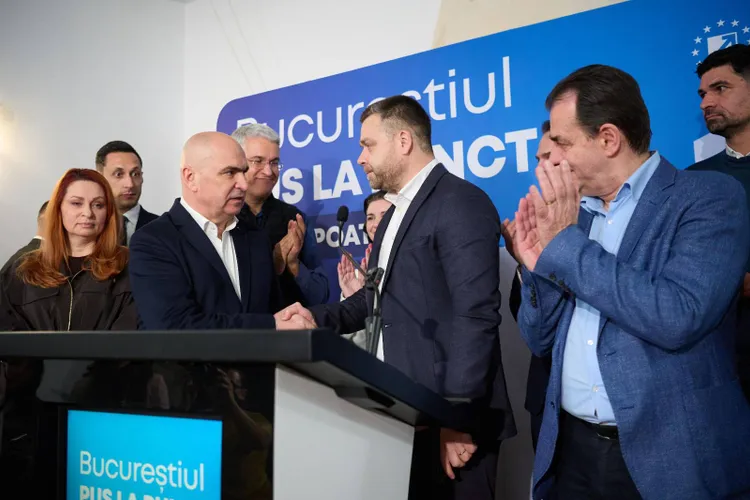Bolojan îl felicită pe Ciprian Ciucu pentru victorie (sursa: Inquam Photos/Codrin Unici)