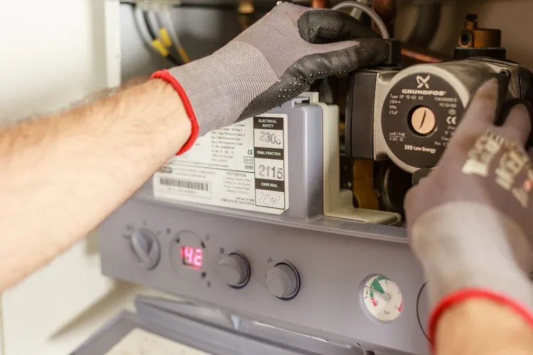 Proprietarii cu centrale termice riscă oprirea gazelor: verificările obligatorii și costurile din 2026