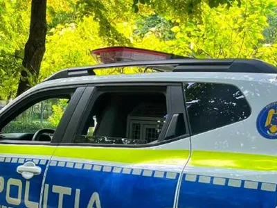 Polițiștii cu etiltestele pregătite stau și pe drumuri sătești (sursa: Facebook/Poliția Română)
