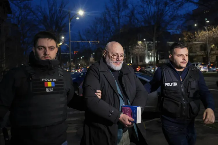 Cristian Andrei, dus în cătușe la Poliție (sursa: Inquam Photos/George Călin)
