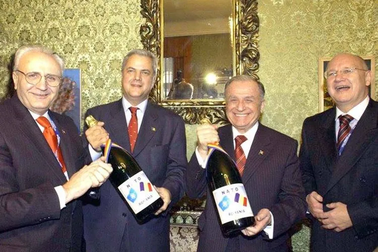Adrian Năstase apără privatizarea Petrom: compania avea datorii de 30.000 de miliarde de lei. Cu 50.000 de angajați, Petrom rafina mai puțin decât OMV, cu 6.000 de angajați