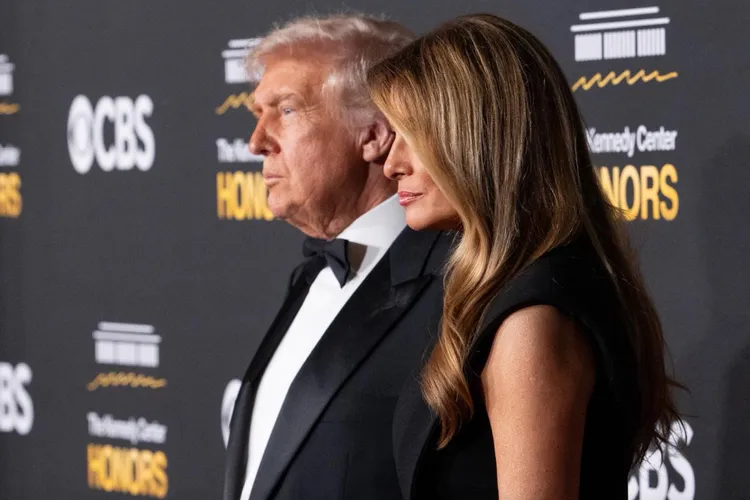 Donald Trump critică emisiunile umoristice (sursa: Facebook/The White House)