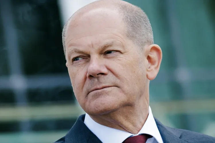 Scholz, mincinos: promite, nu livrează arme (sursa: Facebook/Olaf Scholz)