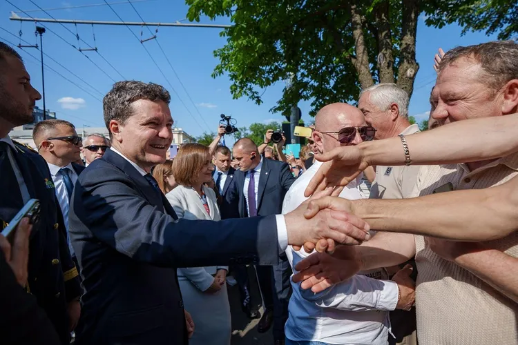 Jumătate dintre români așteaptă ca Nicușor Dan să îmbunătățească relațiile externe Foto: Facebook