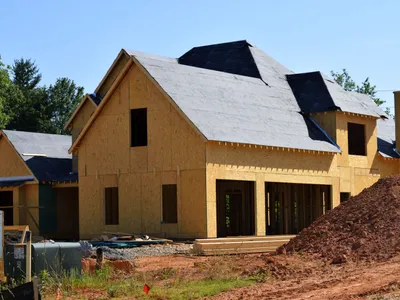 Construcții începute înainte de 25 august: ce acte nu trebuie refăcute și ce poți pierde dacă o iei de la zero