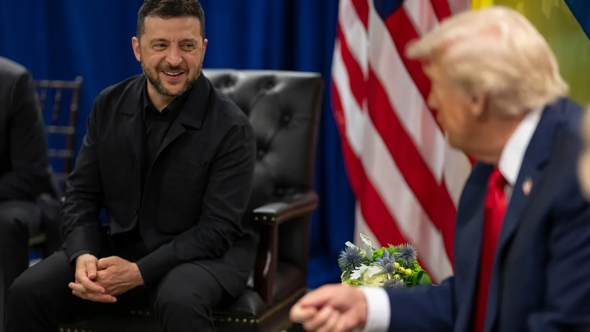 Consilierul prezidențial Valentin Naumescu scrie că președintele Donald Trump merită premiul Nobel Foto: Facebook White House