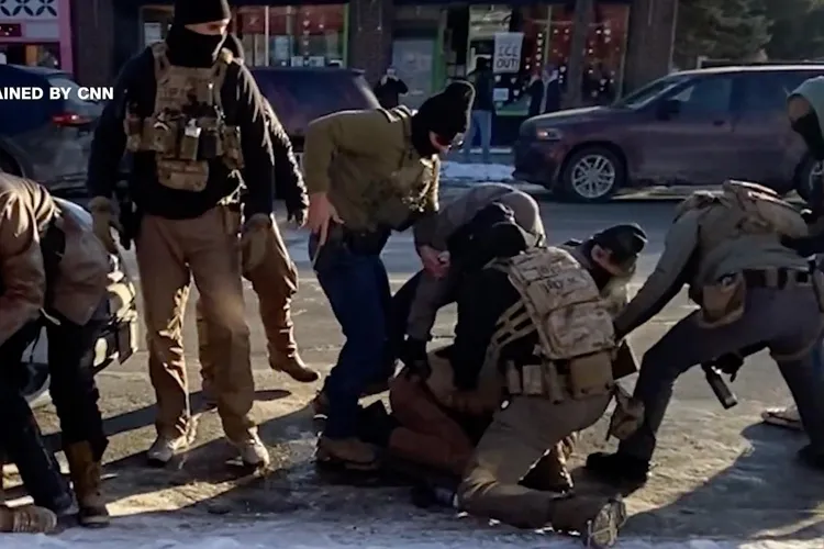 Crima comisă de agenți ICE, aprobată de Trump (sursa: CNN)