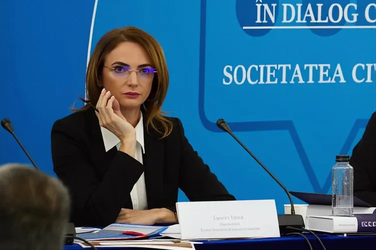 Lia Savonea cu mâncăruri alese se ține Foto: ICCJ