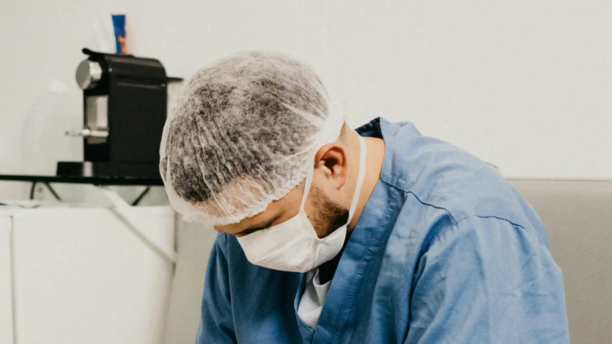 Medic, dependent de droguri și traficant (sursa: Pexels/Jonathan Borba)