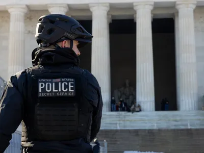 Suspect înarmat, împușcat mortal lângă reședința lui Trump (sursa: X/U.S. Secret Service)