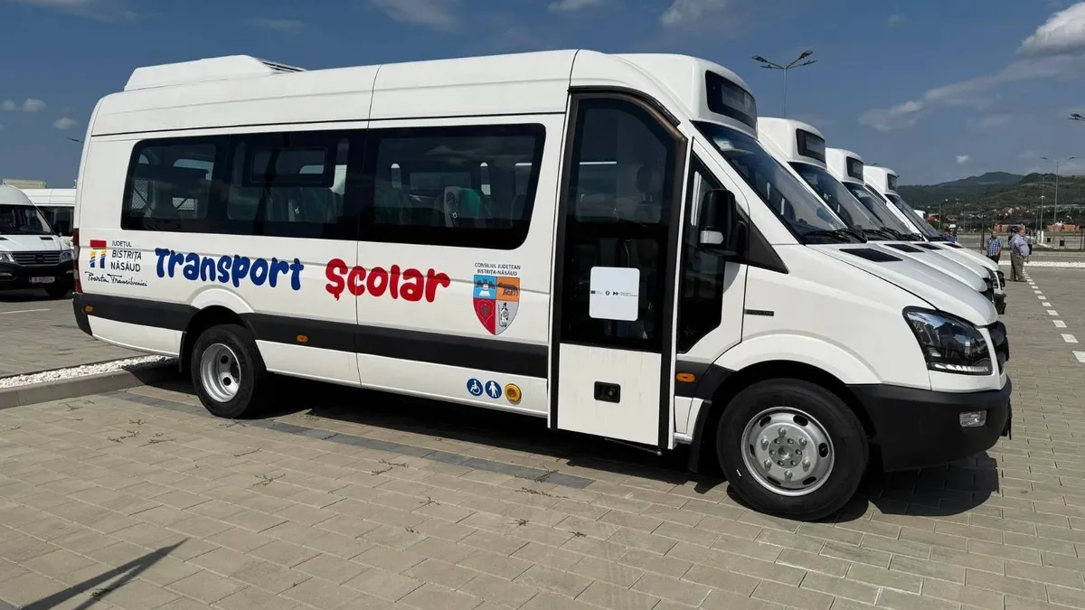 Microbuze PNRR la suprapreț, în Bistrița-Năsăud (sursa: Facebook/Consiliul Județean Bistrița-Năsăud)