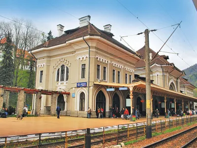 Gara din Sinaia: toaletele se închid la 19.00 Foto: Locuri din Romania