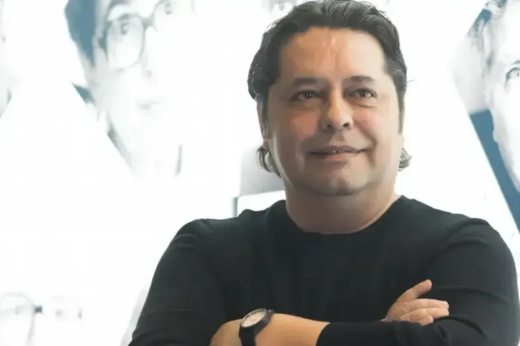 Sociologul Cătălin Stoica, cu doctorat la Stanford, explică cum trebuie evaluat un sondaj: „Cine a plătit?”