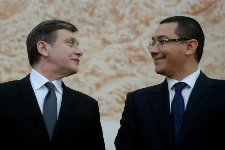 Lideri din PNL, susținuți de propaganda Antenei 3, promovează candidatura la președinție a șomerului de lux Crin Antonescu Foto: Adevarul