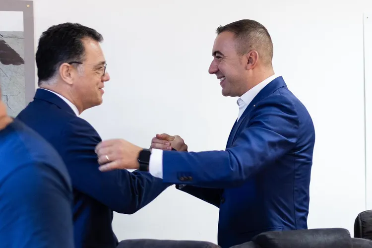 Miniștrii PSD au sărit coada la îmbarcarea pe aeroportul Timișoara, cu ajutorul poliției  Foto: Radio Someș