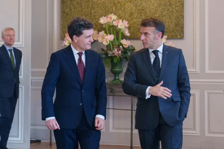 Nicușor Dan participă la Coaliția Voinței (Paris) (sursa: Facebook/Nicușor Dan)