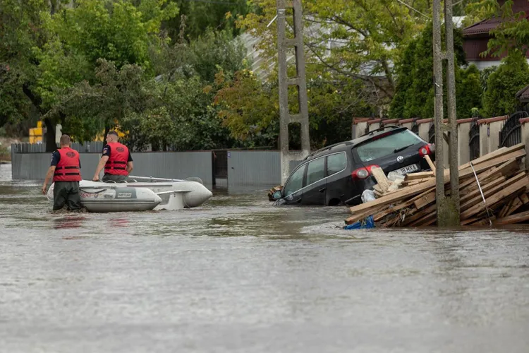 Fonduri de la Guvern, pentru sinistrați (sursa: Facebook/Ministrul Mediului - România)