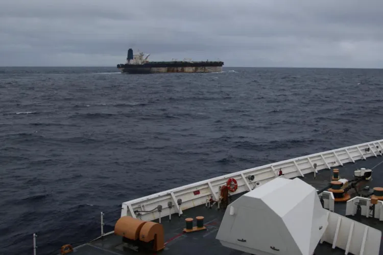 Petrolier rusesc capturat de SUA, cu sprijin britanic (sursa: US European Command)