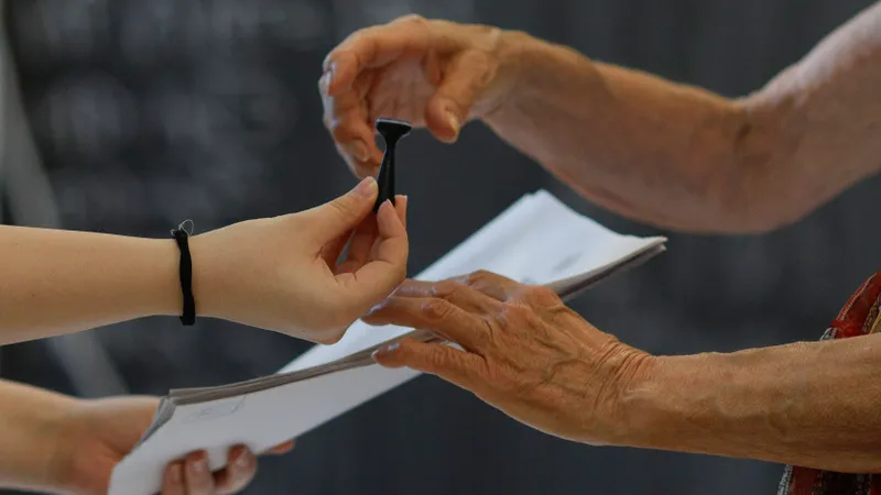 Secții de vot cu președinție politizată (sursa: Inquam Photos/Octav Ganea)