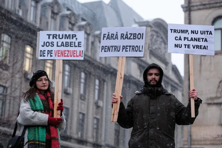 Fiica Elenei Lasconi, „bolșevică”, manifestație pro-Venezuela în Piața Universității împreună cu colegi din Partidul Socialist Român (sursa: Facebook/Alexandru Cusca)