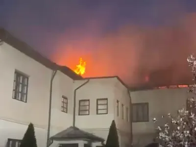 Incendiu puternic la Mănăstirea Bistrița (sursa: Facebook/ISU Valcea)
